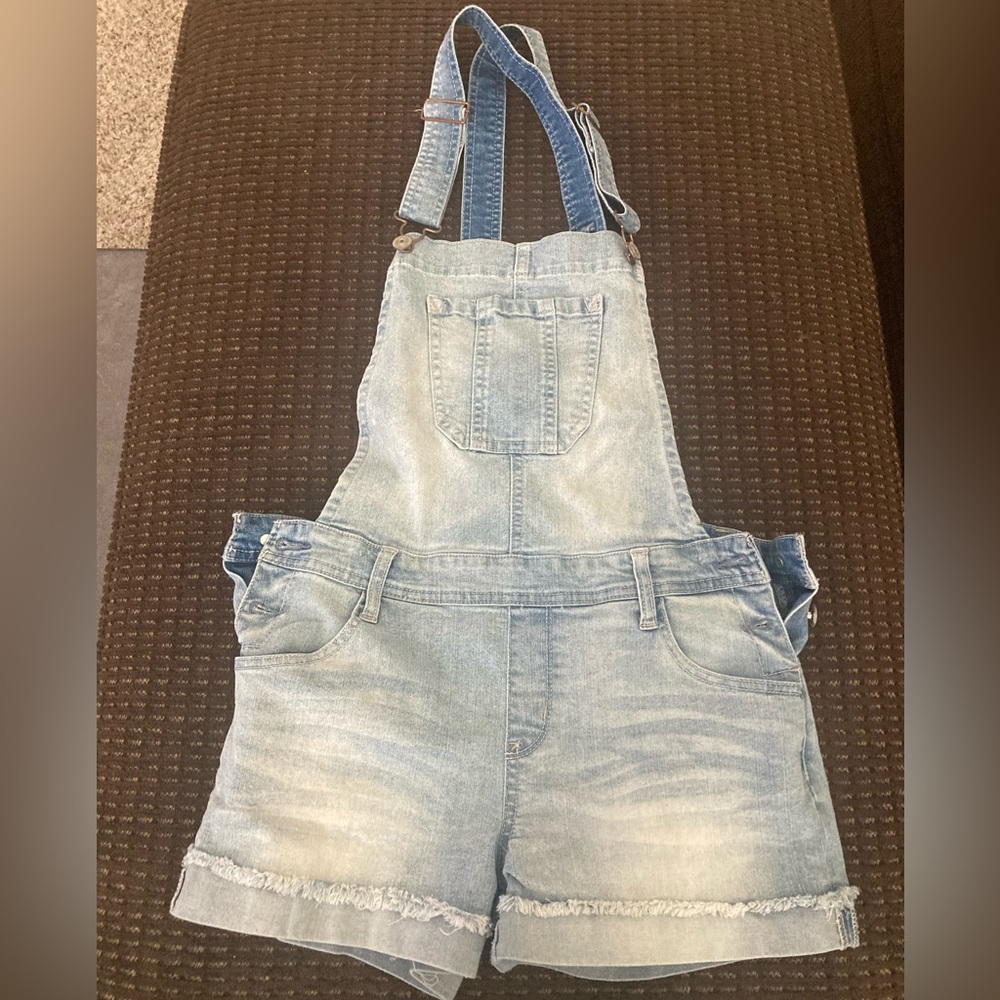 Women’s Wallflower denim overall shorts, size small